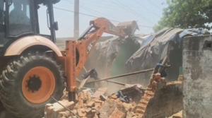 CG- 5 साल की मासूम से दरिंदगी के आरोपी के घर पर चला बुलडोजर, अवैध मकान जमींदोज…