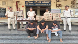 CG- नाले किनारे डंप मिली MP की 9 पेटी शराब, पुलिस ने 3 तस्करों को दबोचा, मुख्य आरोपी फरार…
