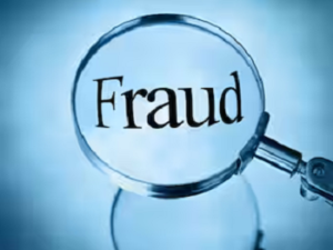 CG Cyber Fraud: आधार से मोबाइल नंबर बदल कारोबारी के नाम पर निकाला लाखों का लोन, जाने पूरा मामला…