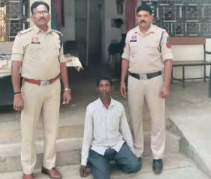 CG- रिश्तेदार की शर्मनाक करतूत: शराब लाने भेजा पति को, पीछे से महिला से किया रेप, आरोपी गिरफ्तार…