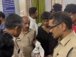 CG- एक लड़की से बात करना पड़ा भारी! लव ट्रायंगल में युवक की चाकू मारकर हत्या, दो दोस्त जिंदगी और मौत से जूझ रहे…