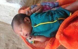दर्दनाक घटना : मंदिर में लावारिस मिली दुधमुंही बच्ची, जांच में जुटी पुलिस…