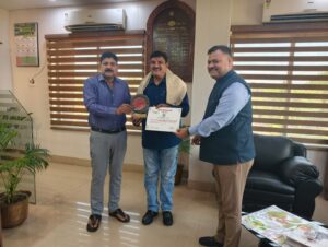 सजगता और तत्परता से टली बड़ी रेल दुर्घटना, रेल प्रशासन ने किया सम्मानित…