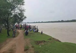 CG- शिवनाथ नदी में मछली पकड़ने गया युवक तेज बहाव में बहा, तीन जिलों की पुलिस और SDRF का रेस्क्यू ऑपरेशन जारी…