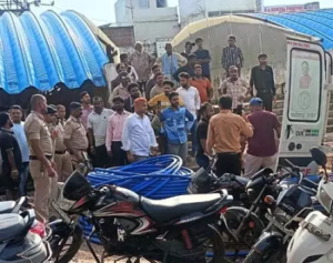 CG- बड़ा हादसा: नशे में धुत होकर मालगाड़ी की छत पर चढ़ा युवक, OHE लाइन की चपेट में आते ही लगा करंट, बुरी तरह झुलसा…