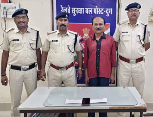CG- टिकट दलाल पर RPF का शिकंजा, रिजर्वेशन टिकटों की कालाबाजारी करते आरोपी को रंगे हाथ गिरफ्तार…