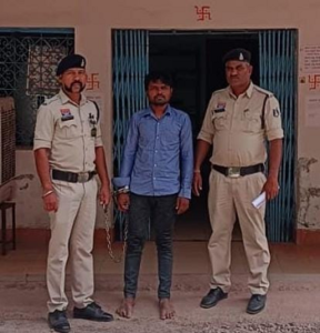 CG- पूजा-पाठ की आड़ में गंदी करतूत! ताबीज पहनाने के बहाने महिला को कमरे में बुलाया, फिर की शर्मनाक हरकत; आरोपी गिरफ्तार…