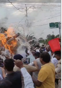 मैत्री गार्डन चौक पर कांग्रेसियों का विरोध प्रदर्शन, भारी पुलिस बल की मौजूदगी में नारेबाजी और पुतला दहन