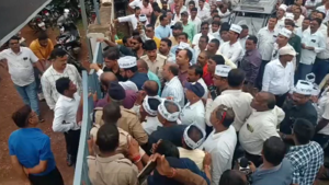 CG- शिक्षकों का बड़ा प्रदर्शन, DEO ऑफिस का घेराव; TET की अनिवार्यता खत्म करने समेत 3 मांगों को लेकर गरजे शिक्षक…