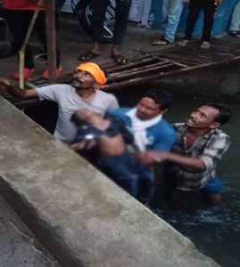 CG- दर्दनाक हादसा: नाले में गिरा 4 साल का मासूम, रेस्क्यू के बाद अस्पताल में मौत; घर में पसरा मातम…