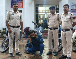 CG- गर्लफ्रेंड से मिलने ग्वालियर से छत्तीसगढ़ आया युवक, पैसे खत्म होते ही करने लगा ऐसा काम ; CCTV से राज खुलते ही दंग रह गई पुलिस…
