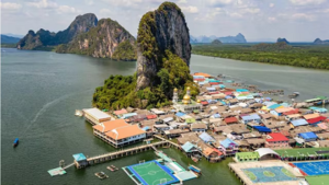 Floating Village: जमीन पर नहीं, पानी के ऊपर बसा है पूरा गांव, 300 से ज्यादा परिवारों की अनोखी जिंदगी…