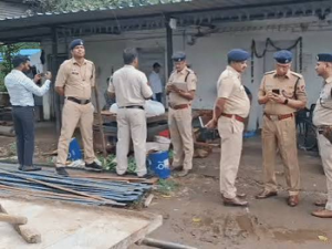 CG- सिर पर हथौड़े से हमला कर रेलवे सुपरवाइजर की हत्या, CCTV में दिखा संदिग्ध; वारदात से पहले सुनाई दीं चीखें…