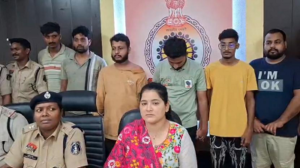CG- बुर्का पहनकर घर में घुसे, पिस्टल दिखाकर लूटे गहने; रेलवे कर्मचारी को भी बनाया निशाना, मास्टरमाइंड समेत 6 गिरफ्तार…