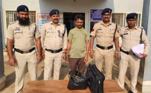 दुर्ग बस स्टैंड पर गांजा बेचने पहुंचा महाराष्ट्र का युवक गिरफ्तार, बैग से निकला 2.5 किलो नशीला पदार्थ…
