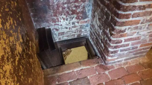 Priest Holes: जरा सी आहट बन सकती थी मौत की वजह! रानी एलिजाबेथ प्रथम के दौर में ऐसे छिपते थे कैथोलिक पादरी…
