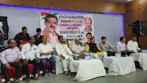 दुर्ग सांसद विजय बघेल का FSNL कर्मचारी यूनियन ने किया सम्मान, गजमाला-गमछा पहनाकर किया स्वागत