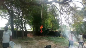 CG- स्कूल परिसर में झूले पर खेल रहा था चौथी का छात्र, हादसे में गई मासूम की जान, जाने पूरा मामला…