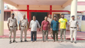 CG- तेज रफ्तार महिंद्रा ने 3 लोगों को कुचला, विधायक के भाई समेत तीन की मौत; ओडिशा बॉर्डर से 4 आरोपी गिरफ्तार…
