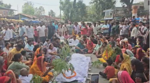 CAF जवान की मौत पर बवाल: शव सड़क पर रखकर परिजनों का प्रदर्शन, 1 करोड़ मुआवजा और रखी ये मांग…