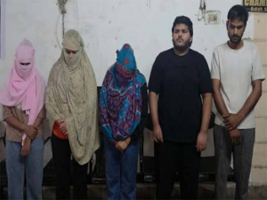 CG- शेयर ट्रेडिंग के नाम पर 34 लाख की साइबर ठगी, इंदौर में छत्तीसगढ़ पुलिस की बड़ी रेड; 3 युवतियों समेत 5 आरोपी गिरफ्तार…