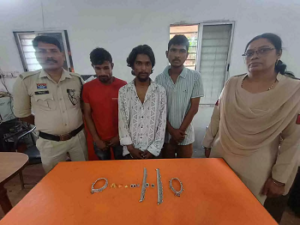 CG- सूने मकान का ताला तोड़कर लाखों की नहीं, 80 हजार के जेवर पर हाथ साफ; पुलिस ने 3 आरोपियों को दबोचा…